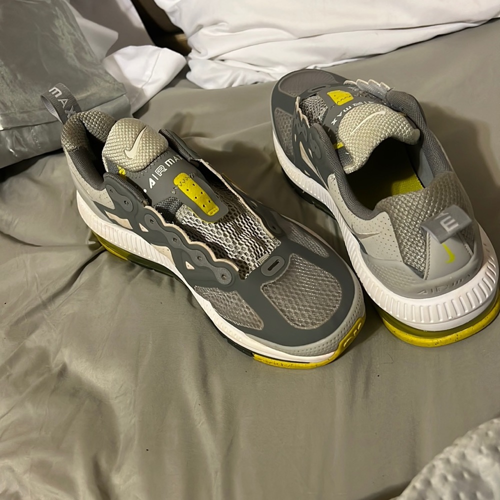 White, grey, and yellow Nike air maxes size- 8.5